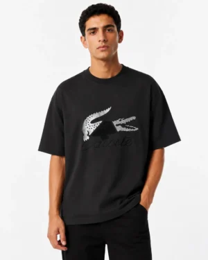 تيشيرت(LACOSTE) خامة إنترلوك قطن مريحة وعملية، مناسبة للبس اليومي والخروجات الكاجوال.
